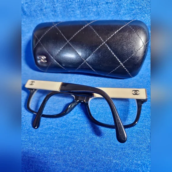 CHANEL glasses in black and cream W Quilted Lambskin Black Leather Case VINTAGE - Picture 6 of 16